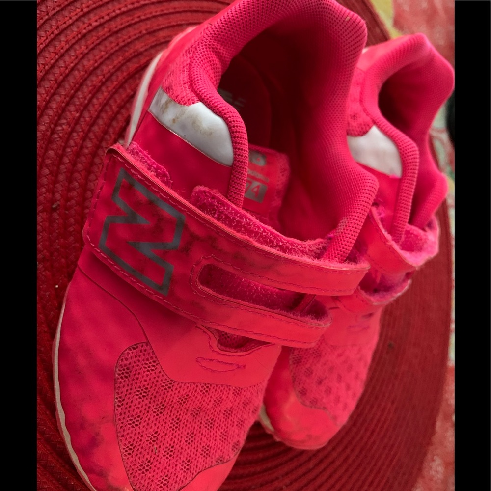 New balance tennis shoes
